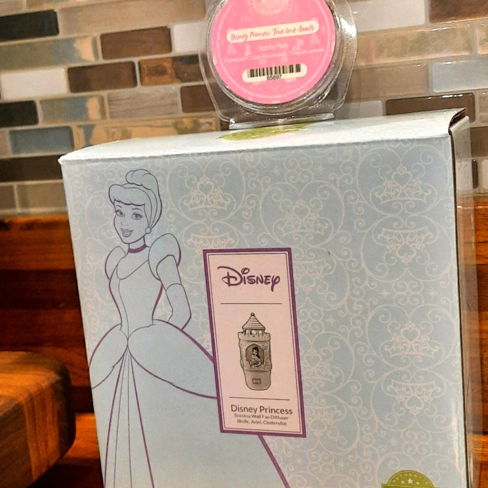 👑NIB👑 Scentsy Disney Princess Wall Fan & 2 Pods